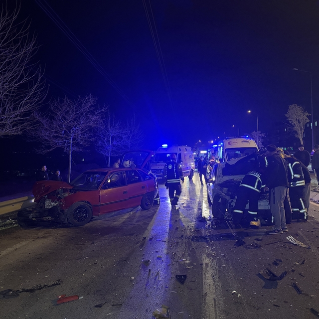 Kocaeli'de zincirleme trafik kazasında 4 kişi yaralandı