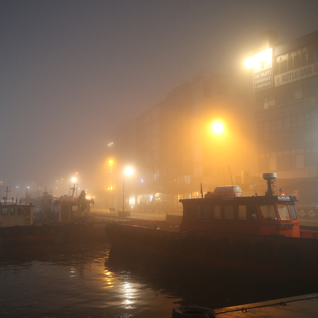 Çanakkale Boğazı sis nedeniyle transit gemi geçişlerine kapatıldı
