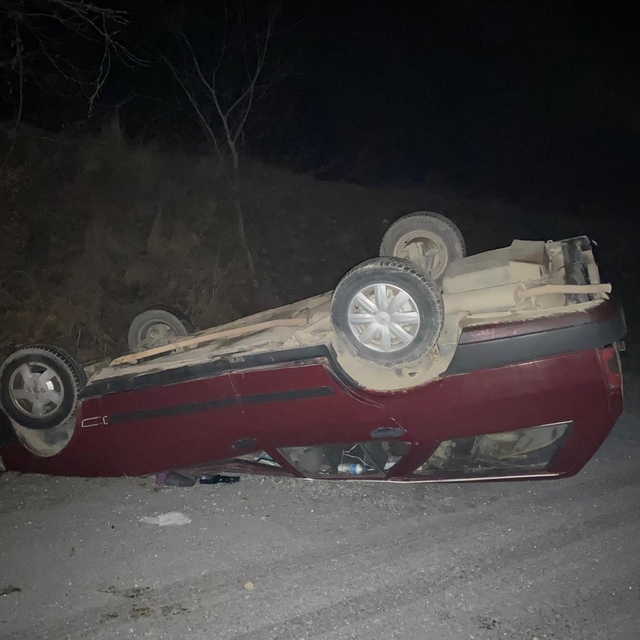 Sakarya'da devrilen otomobildeki 1 kişi yaralandı