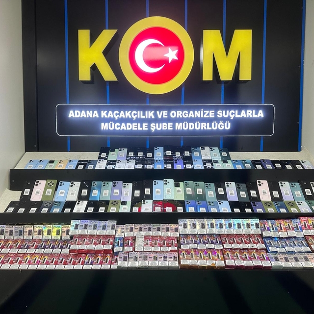Adana'da tırda kaçak 100 cep telefonu ele geçirildi