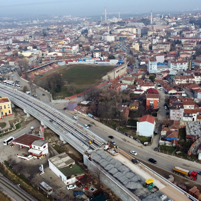 3 etaplı Halkalı-Kapıkule hızlı tren projesinin iki etabı bu yıl tamamlanac...