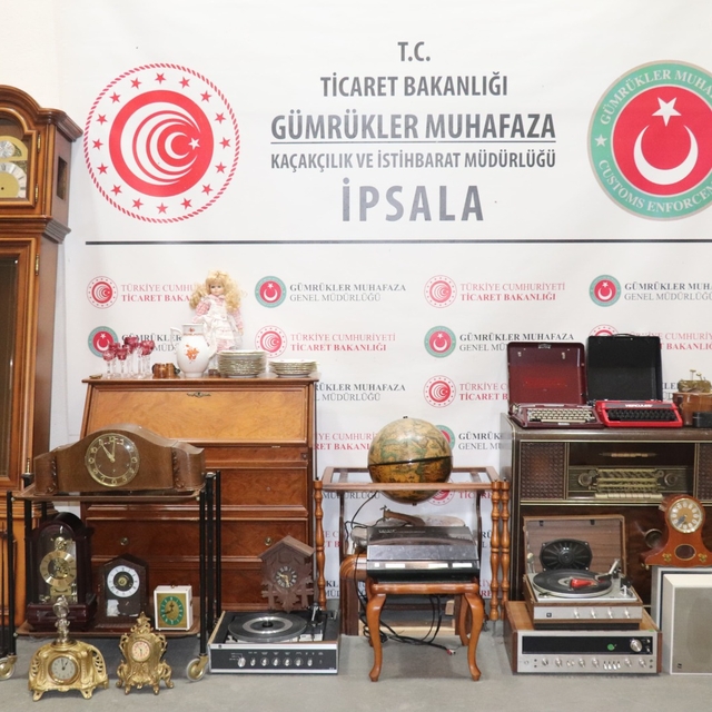 İpsala Sınır Kapısı'nda, minibüste antika eşyalar ele geçirildi