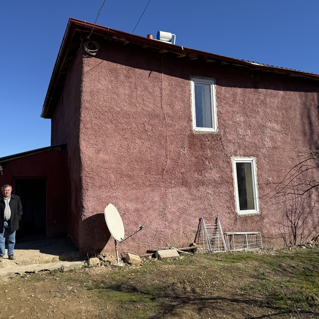 "Saman ev"in bacası 10 yıldır tütüyor