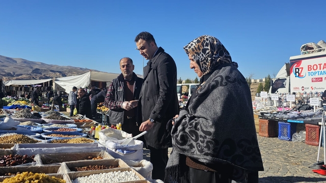 Hasankeyf Kaymakamı İmrak semt pazarını ziyaret etti