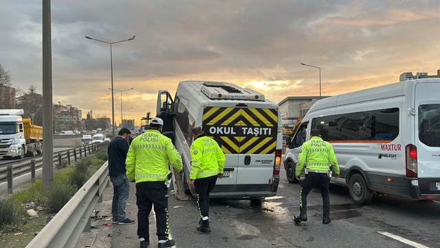 Kocaeli'de zincirleme trafik kazasında 4 kişi yaralandı