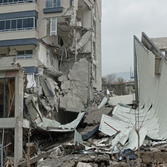 42 kişinin öldüğü sitede mahkeme, dosyayı yeniden bilirkişiye gönderdi