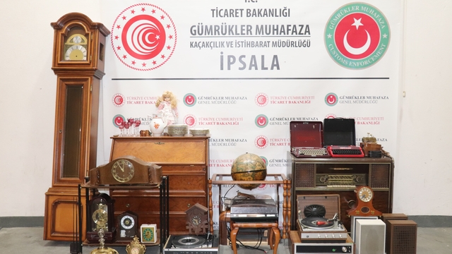 İpsala Sınır Kapısı'nda antika niteliği taşıyan çok sayıda eşya ele geçirildi