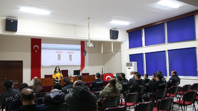 Tokat'ta "Fermuar sistemi ile yaşama yol ver" projesi kapsamında 63 kişiye eğitim verildi