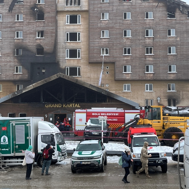 Kartalkaya'da 76 kişinin hayatını kaybettiği otelde AFAD arama yapıyor (4)