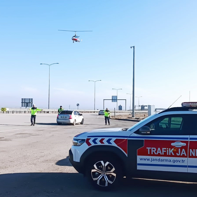 Kırşehir'de jandarma ekipleri "cayrokopter" ile trafik denetimi yaptı
