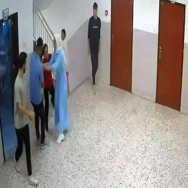 Okumasını istemediği kız kardeşinin 5 öğretmenini darbeden ağabeye 8 yıl 6...