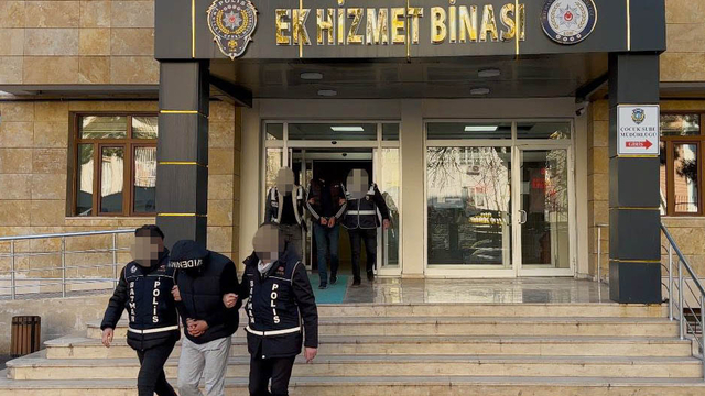 Batman'da motosiklet ile kapkaç yaptıkları belirlenen 2 zanlı tutuklandı