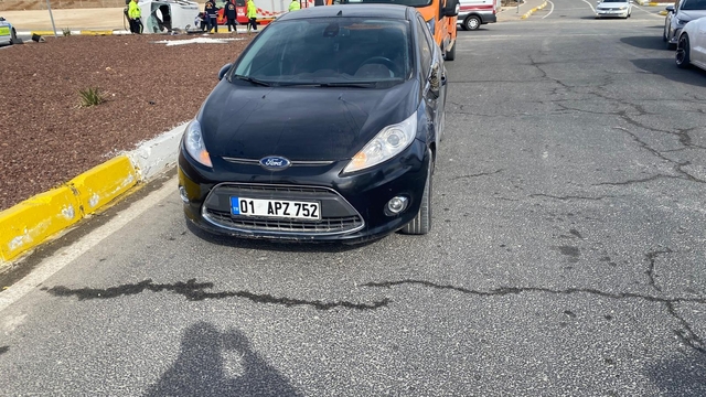 Mardin'de hafif ticari araç ile otomobilin çarpıştığı kazada 3 kişi yaralandı