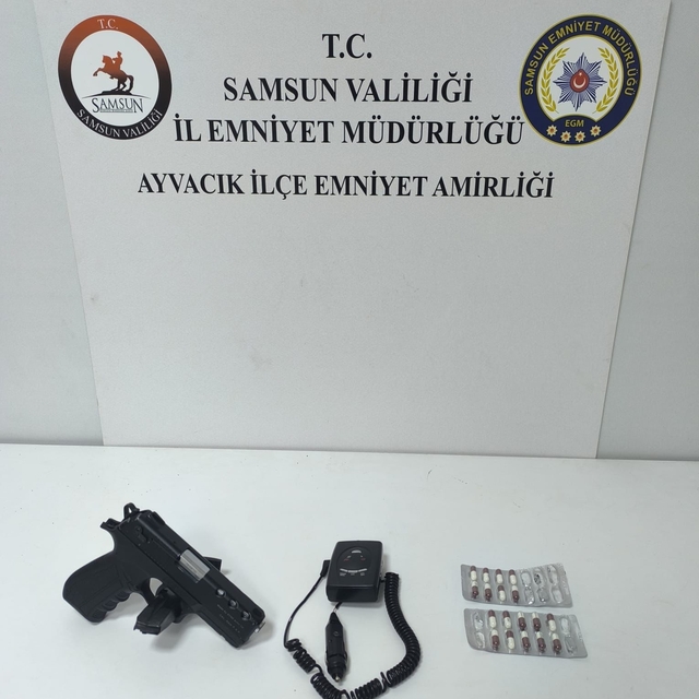 Ayvacık'ta uyuşturucu, kurusıkı tabanca ve radar cihazı ele geçirildi