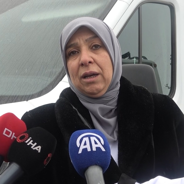 Otel yangınında pencereden atlayarak kurtulan anne ve kızı, korku dolu anla...