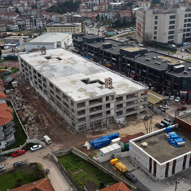 Büyükşehir Belediyesinin inşa ettiği 530 araçlık otoparkın yüzde 70'i tamam...