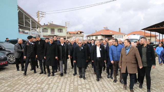 Denizli'de traktörün devrilmesi sonucu ölen sürücünün cenazesi defnedildi