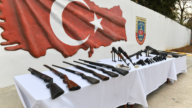 Şanlıurfa'da silah kaçakçılığı operasyonunda 22 zanlı yakalandı