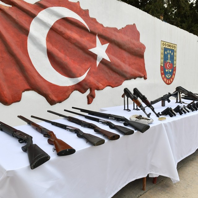 Şanlıurfa'da silah kaçakçılığı operasyonunda 22 zanlı yakalandı