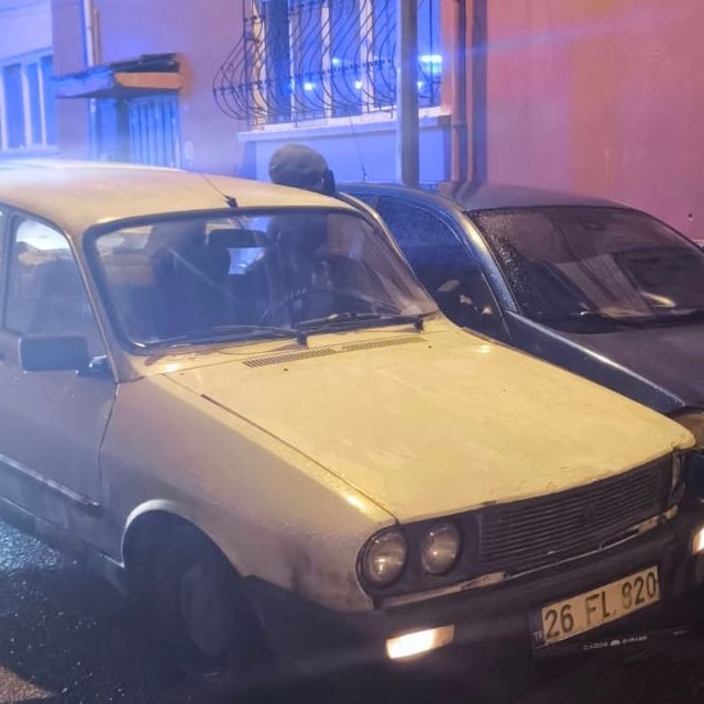 Eskişehir'de arızalanan otomobilini iterken kalp krizi geçiren kişi öldü