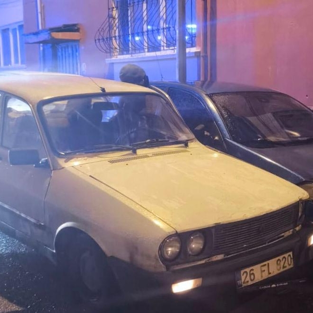 Otomobilini iterken kalp krizi geçirip öldü