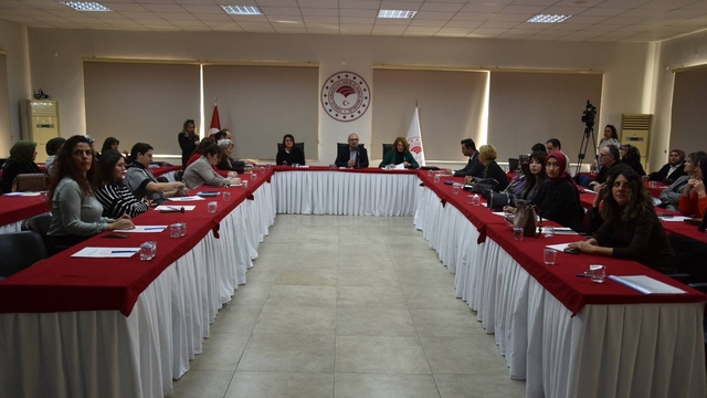 Antalya'da kadın çiftçilere yönelik iklim dostu çiftçi rehberi projesi başladı