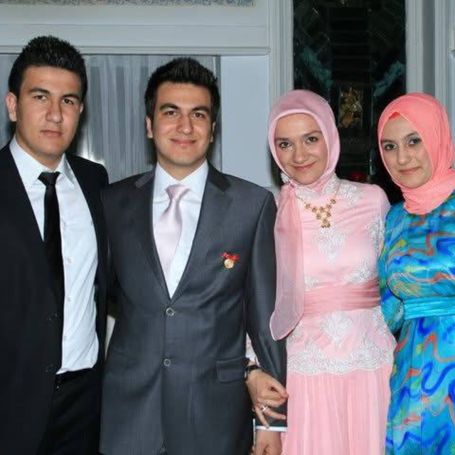 Cumhurbaşkanı Erdoğan, otel yangınında ölen ailenin cenazesine katıldı (3)