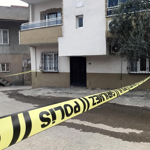 İntiharını önlemeye çalışan annesini kazara vurdu, ardından kendisine ateş...