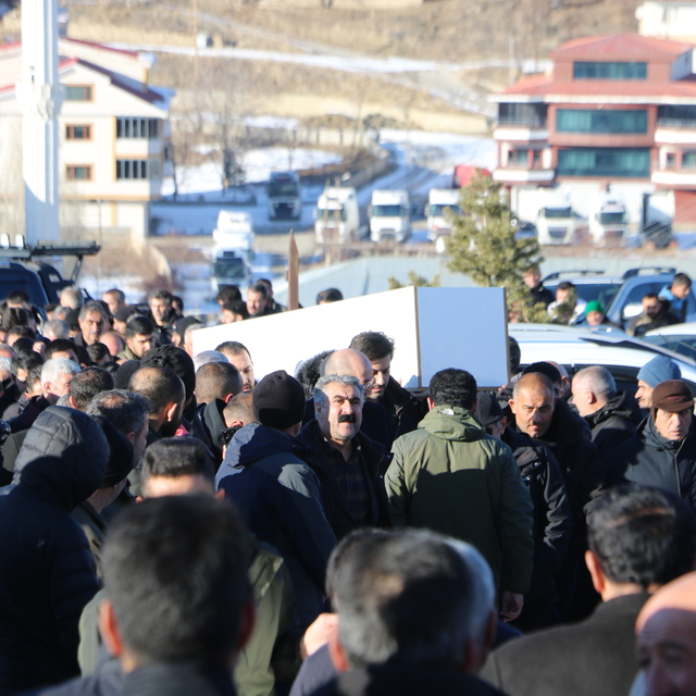 Arkadaşının pompalı tüfekle kazara vurduğu Berat, Yüksekova'da toprağa veri...