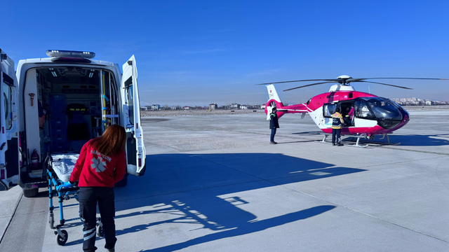 Van'da iki hasta ambulans helikopterle hastaneye sevk edildi