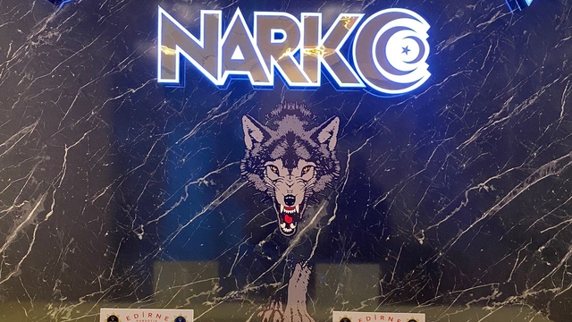 Kapıkule'de vücuduna sardığı uyuşturucuyla yakalanan şüpheli ve tır şoförü tutuklandı