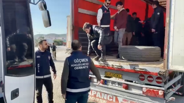 Osmaniye'de TIR'ın dorsesinde 39 kaçak göçmen yakalandı