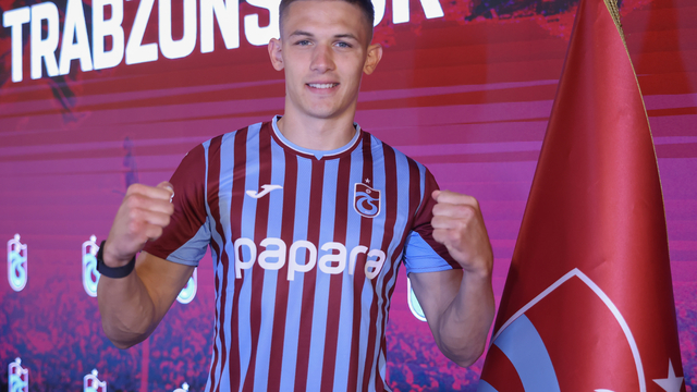Trabzonspor, kadrosuna kattığı Danylo Sikan için imza töreni düzenledi