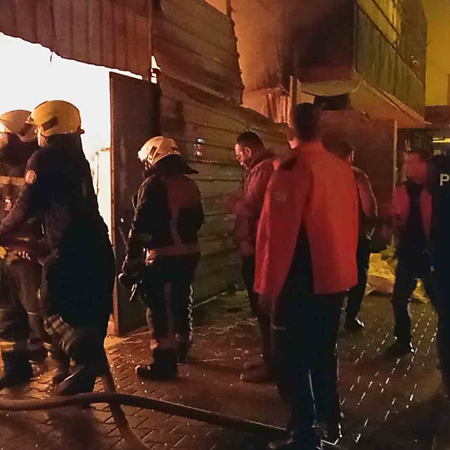 Mersin'de çuval deposunda çıkan yangın söndürüldü