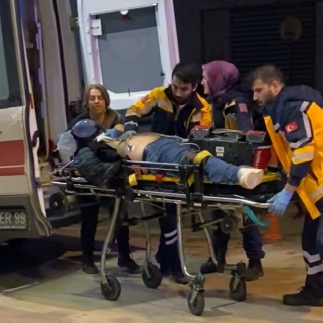 Bursa'da bıçaklı kavgaya karışan arkadaşı ile kaçarken kazada öldü; 2 yaral...