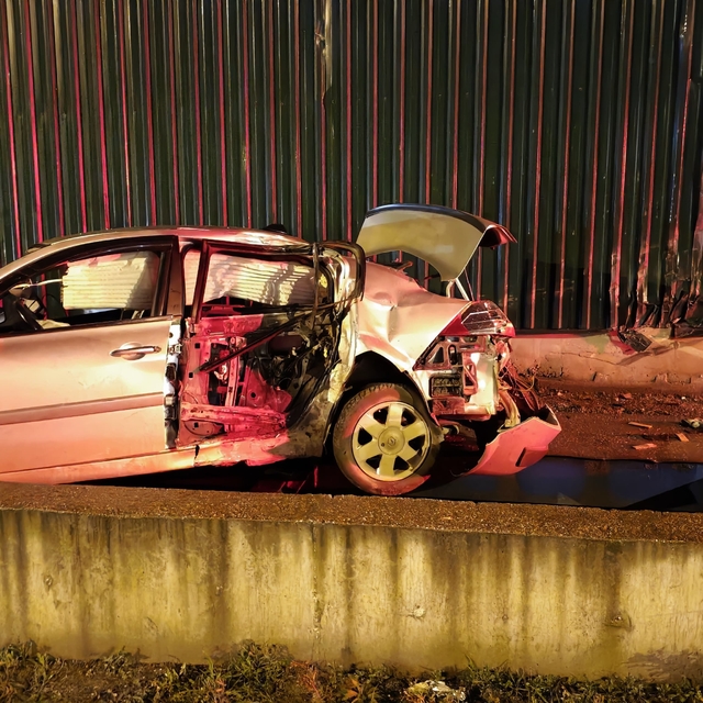Bursa'da birini bıçaklayıp kaçarken kaza yapan zanlının aracında bulunan ki...