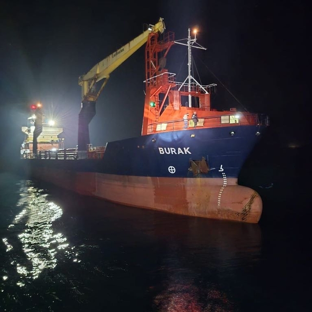 Çanakkale Boğazı'nda arızalanan gemi kurtarıldı