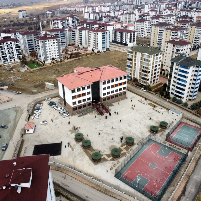 Elazığ'da 2020'deki depremin ardından yıkılan okulların yerine 61 okul eğit...