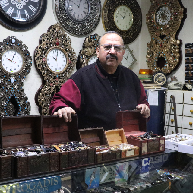 Beğendiği saatleri satmayıp 40 yılda 500 parçalık koleksiyon oluşturdu