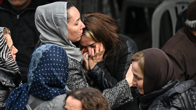 Kartalkaya'daki otel yangınında ölen anne, baba ve 2 çocuğunun cenazeleri Adana'da defnedildi