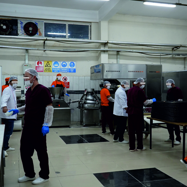 Şırnak'ta hükümlüler, kendi ekmeğini üretiyor