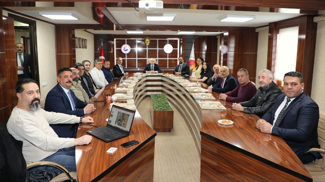 Sivas Valisi Şimşek ve Belediye Başkanı Uzun, Ticaret Borsası'nı ziyaret etti