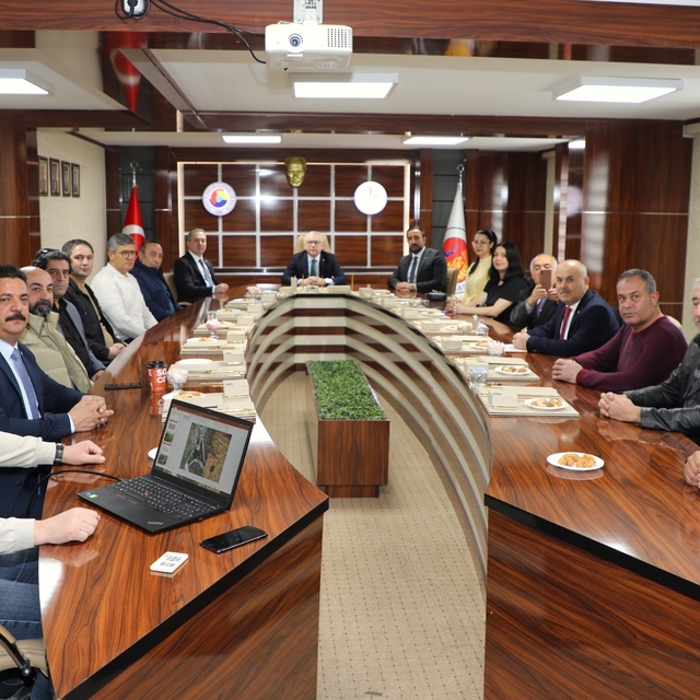 Sivas Valisi Şimşek ve Belediye Başkanı Uzun, Ticaret Borsası'nı ziyaret et...