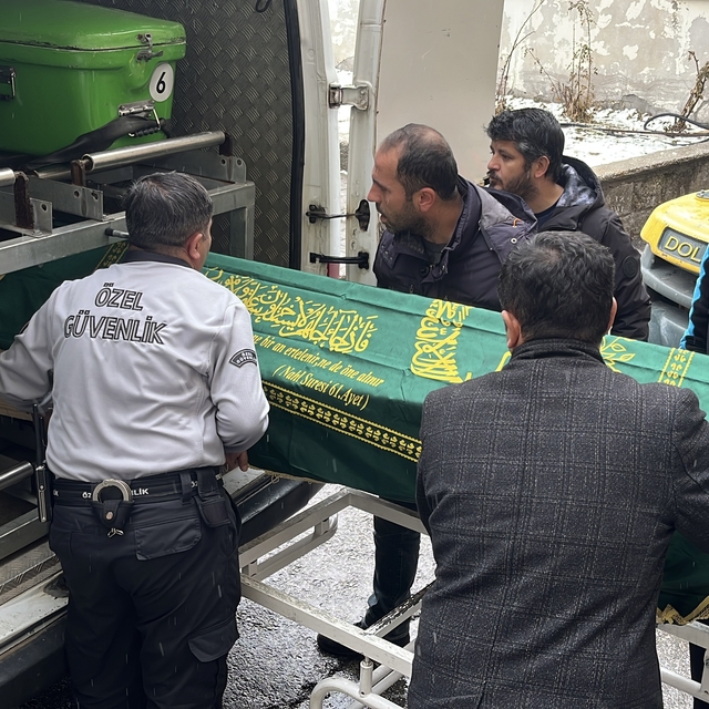 Sivas'ta kaldığı yurtta ölü bulunan üniversite öğrencisinin cenazesi İstanb...