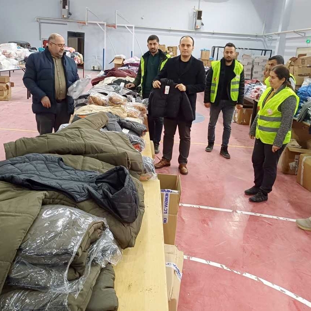 Araban Kaymakamlığı ihtiyaç sahibi ailelere yardım yapıyor