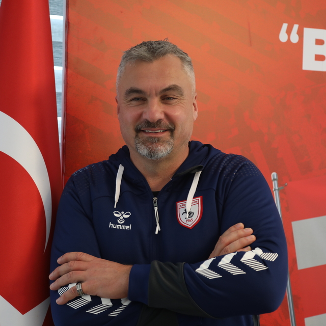 Samsunspor Teknik Direktörü Reis'ten "baskılı oynamak istiyoruz" açıklaması