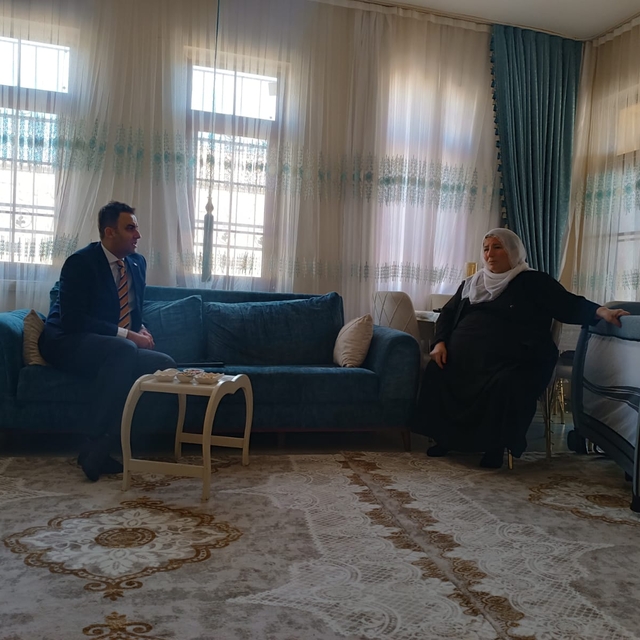 Hasankeyf Kaymakamı İmrak hane ziyaretlerini sürdürüyor