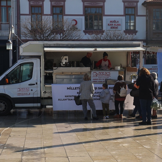 Muğla'da Kartalkaya'daki otel yangınında vefat edenler için lokma dağıtıldı