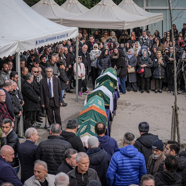 Kartalkaya'daki otel yangınında hayatını kaybeden aynı aileden 4 kişinin ce...