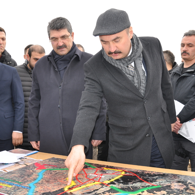 Batman Valisi Canalp Batı Çevre Yolu'nda incelemelerde bulundu